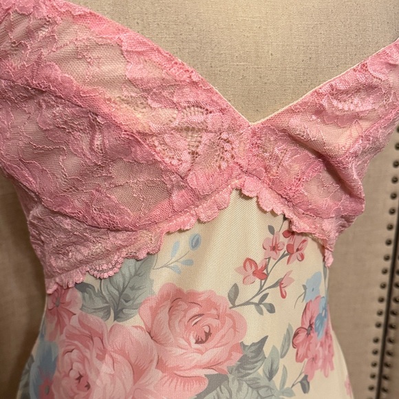 Floral Pink and Cream Maxi Dress - Picture 2 of 3